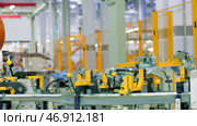 Robotic mechanism, industrial robot iin motion at the modern factory. Стоковое фото, фотограф David Kashakhi / Фотобанк Лори