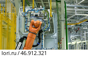 Robotic mechanism, industrial robot iin motion at the modern factory. Стоковое фото, фотограф David Kashakhi / Фотобанк Лори