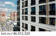 A sunny daytime exterior of a typical upscale apartment building. Стоковое фото, фотограф David Kashakhi / Фотобанк Лори