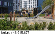 Residential complex with temporary landscape and playgrounds in summer. Стоковое фото, фотограф David Kashakhi / Фотобанк Лори