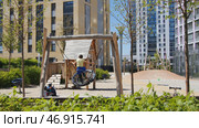 Residential complex with temporary landscape and playgrounds in summer. Стоковое фото, фотограф David Kashakhi / Фотобанк Лори