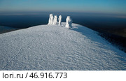 Clip.Winter hills with frozen rocks in subzero temperatures taken from a height. Стоковое фото, фотограф David Kashakhi / Фотобанк Лори