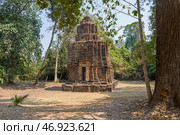 Древний кхмерский храм Прасат Та Муен Тох (Prasat Ta Muen Toch), Таиланд. Редакционное фото, фотограф Ирина Яровая / Фотобанк Лори