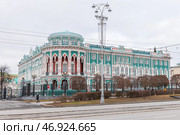 People walk near the Sevastyanov House. Редакционное фото, фотограф EugeneSergeev / Фотобанк Лори