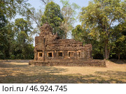 Древний кхмерский храм Прасат Та Муен Тох (Prasat Ta Muen Toch), Таиланд. Редакционное фото, фотограф Ирина Яровая / Фотобанк Лори