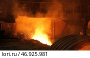 Liquid iron from ladle in the steelworks. Стоковое фото, фотограф David Kashakhi / Фотобанк Лори
