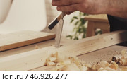 Crafting wood with precision at a workshop using traditional tools and techniques. Стоковое видео, видеограф Сергей Толмачёв / Фотобанк Лори