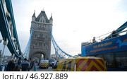 London, Britain-September, 2019: Ancient European bridge with architectural tower on sky background. Редакционное фото, фотограф David Kashakhi / Фотобанк Лори