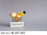 Концепция опасности трансжиров, содержащихся в различных продуктах питания. Стоковое фото, фотограф Лозовая Людмила / Фотобанк Лори