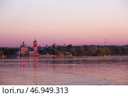 The Golden Ring of Russia, the city of Pereslavl-Zalessky. The Church of the Forty Martyrs of Sebaste at a beautiful pink sunset on the side of Lake Pleshcheyev. Стоковое фото, фотограф Photojuli / Фотобанк Лори