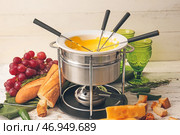 Сырное фондю и различные закуски на белом деревянном фоне. Стоковое фото, фотограф Pixel_shot / Фотобанк Лори