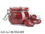 Банка вкусного варенья из кизила и ягод на белом фоне. Стоковое фото, фотограф Pixel_shot / Фотобанк Лори