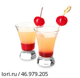 Вкусный перевернутый торт с ананасами на белом фоне. Стоковое фото, фотограф Pixel_shot / Фотобанк Лори