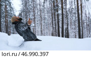 Man got lost in forest alone and begs for help on winter day. Стоковое фото, фотограф David Kashakhi / Фотобанк Лори