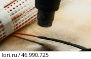Master electrician heating insulation around copper wires with a special tool. Стоковое фото, фотограф David Kashakhi / Фотобанк Лори