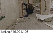 Man trying to survive in ruined exploded building. Стоковое фото, фотограф David Kashakhi / Фотобанк Лори