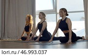 Small group of women exercising in modern gym, healthy lifestyle concept. Стоковое фото, фотограф David Kashakhi / Фотобанк Лори