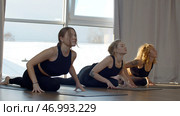 Small group of women exercising in modern gym, healthy lifestyle concept. Стоковое фото, фотограф David Kashakhi / Фотобанк Лори