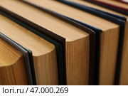 Увеличенный вид старых книг, уложенных друг на друга, в качестве фона. Стоковое фото, фотограф Pixel_shot / Фотобанк Лори