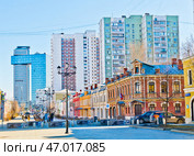 Школьная улица. Ранняя весна. Солнечно. Москва. Россия. Редакционное фото, фотограф E. O. / Фотобанк Лори