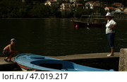 Summer pier with people walking along the boats. Стоковое фото, фотограф David Kashakhi / Фотобанк Лори