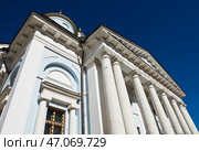 Церковь Мартина Исповедника (Вознесения Господня) в Алексеевской новой слободе (Мартина исповедника, папы Римского). Солнечный день. Москва. Редакционное фото, фотограф E. O. / Фотобанк Лори