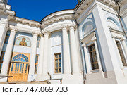 Церковь Мартина Исповедника (Вознесения Господня) в Алексеевской новой слободе (Мартина исповедника, папы Римского). Солнечный день. Ранняя весна. Москва. Редакционное фото, фотограф E. O. / Фотобанк Лори