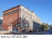 Посольство Бразилии, здание бывшего особняка Лопатиной на улице Большая Никитская в центре Москвы. Солнечный осенний день (2022 год). Редакционное фото, фотограф Александр Кузнецов / Фотобанк Лори