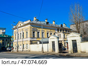 Городская усадьба Птицына - Залогиной. Николоямская улица, дом 49, строение 2. Солнечный день. Ранняя весна. Москва. Россия. Редакционное фото, фотограф E. O. / Фотобанк Лори