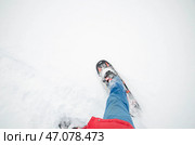 Нога в снегоступе. Зимнее путешествие на снегоступах. Стоковое фото, фотограф Яковлев Сергей / Фотобанк Лори