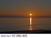 Черное море,     осень, закат солнца. Краснодарский край, Туапсинский район     , Михайловская бухта. (2022 год). Стоковое фото, фотограф Александр Циликин / Фотобанк Лори