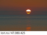 Черное море, осень, закат солнца. Краснодарский край, Туапсинский район, Михайловская бухта. (2022 год). Стоковое фото, фотограф Александр Циликин / Фотобанк Лори