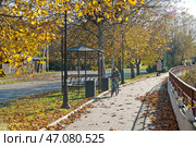 Краснодарский край, Туапсинский район, поселок городского типа,   Новоихайловский, река Нечепсухо, набережная. Стоковое фото, фотограф Александр Циликин / Фотобанк Лори