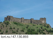 Средневековая крепость Маглик на горной скале, Сербия (2018 год). Стоковое фото, фотограф Дымов Игорь / Фотобанк Лори