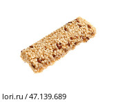 Вкусный батончик козинаки с кунжутом на белом фоне. Стоковое фото, фотограф Pixel_shot / Фотобанк Лори