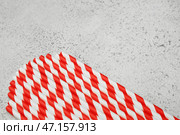 Стильные соломинки для напитков на фоне гранж. Стоковое фото, фотограф Pixel_shot / Фотобанк Лори