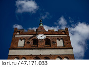 Pravdinsk, Kaliningrad region, Russia, September 3 2022 Kirche Friedland (St. George's Church) in summer close up. Редакционное фото, фотограф Наталья Симакова / Фотобанк Лори