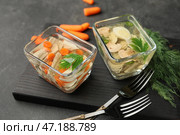 Тарелки вкусного холодца на темном фоне. Стоковое фото, фотограф Pixel_shot / Фотобанк Лори