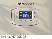 Газовый котел "MOGUCHI" с закрытой камерой сгорания. Панель управления. Редакционное фото, фотограф Владимир Литвинов / Фотобанк Лори