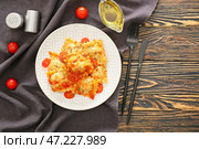 Тарелка с вкусными равиоли на столе. Стоковое фото, фотограф Pixel_shot / Фотобанк Лори