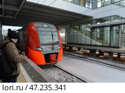 Электропоезд "Ласточка" на станции "Лихоборы" Московского центрального кольца (МЦК) (2017 год). Редакционное фото, фотограф Free Wind / Фотобанк Лори
