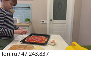 A fun-loving boy learns to make pizza, experimenting with toppings and enjoying every step of the process. Cooking magic. Стоковое видео, видеограф Ирина Старикова / Фотобанк Лори