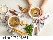 Женщина с вкусным рисовым супом за столом. Стоковое фото, фотограф Pixel_shot / Фотобанк Лори
