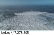 Aerial of big waves of Atlantic ocean in Nazare. Стоковое видео, видеограф Михаил Коханчиков / Фотобанк Лори