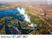 Водопад Виктория на реке Замбези, водяная пыль и радуга над ним, вид сверху с вертолёта (2014 год). Стоковое фото, фотограф Анна Ефимова / Фотобанк Лори