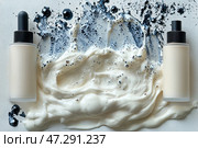 Two minimalist bottles with pipettes, placed against the background of an artistic splash of creamy and dark liquid. The white creamy texture smoothly blends with black drops, creating an abstract art effect. This could be an advertising shot of cosmetics, for example, a serum or moisturizer, in the style of modern minimalism. Contrasting shades and textures emphasize the uniqueness and premiumness of the product. Стоковое AI-изображение, AI-художник Анна Кривицкая / Фотобанк Лори