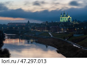 View of the embankment of the Dnieper River in Smolensk, the Assumption Cathedral and the wall of the Smolensk Fortress in the night illumination, Smolensk, Russia. Стоковое фото, фотограф Ula Ulachka / Фотобанк Лори