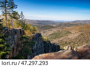Южный Урал, вид с Айгирских скал (Зубы Шурале). Southern Urals, view from the Aigir rocks (Shurale teeth). Стоковое фото, фотограф Евгений Романов / Фотобанк Лори