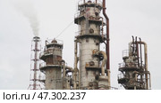 chemical plant works in summer. Стоковое видео, видеограф Алексей Сергеев / Фотобанк Лори