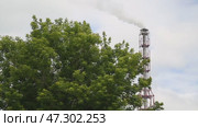 chemical plant works in summer. Стоковое видео, видеограф Алексей Сергеев / Фотобанк Лори